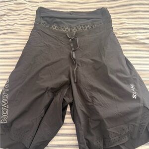 Salomon running shorts with many pockets SLab